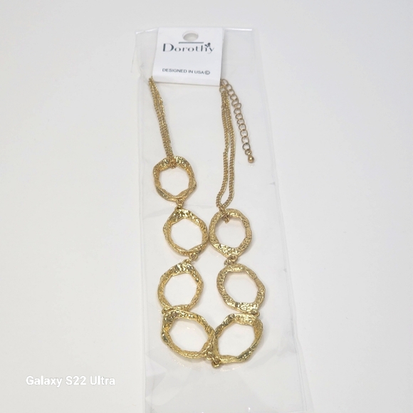 Gold Texture Metal Oval Ring Link Necklance - Picture 4 of 5